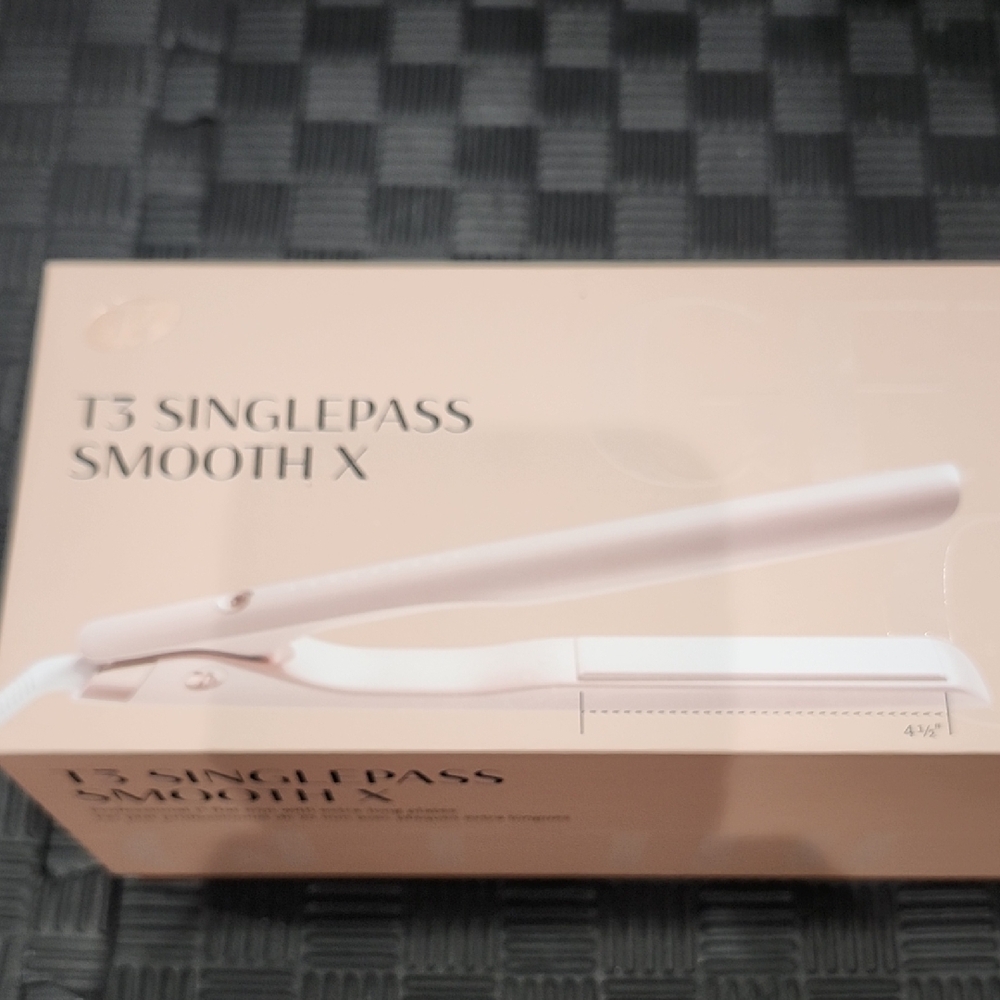 T3 SinglePass Smooth X Hair Straightener - Light Pink and White